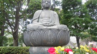 浅草寺左にある影向堂近くの、阿弥陀如来像