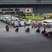 ルンピニー公園最寄りの「 シーロム駅」