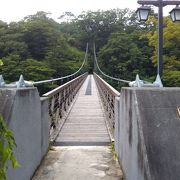 袂には足湯があります （七ツ岩の吊橋）