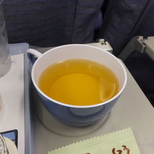 台北松山→羽田：食後の烏龍茶