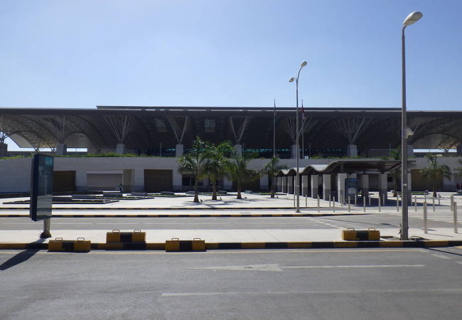 サラーラ空港 (SLL)