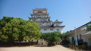 福山駅のすぐ北側にある城です。