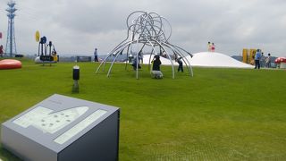 屋上や景色も楽しめる美術館