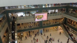 沙田駅に直結した巨大ショッピングモール