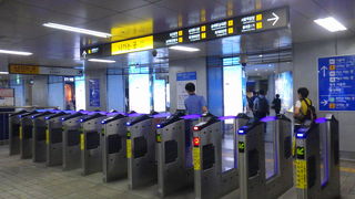 鍾閣駅から地下鉄1号線で2駅