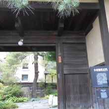 葛飾北斎が出て来そうな門