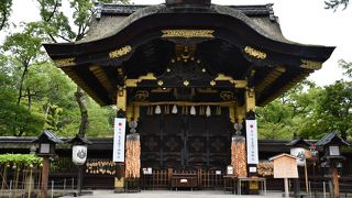 国宝の唐門が見もの