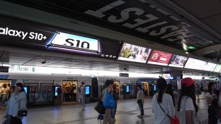 BTSシーロム線とスクンビット線の乗換駅