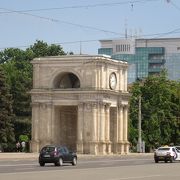1828年露土戦争でロシアが勝利したことを記念する凱旋門