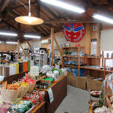 販売されているものは鳴門の地場野菜、徳島の名産品に加え…