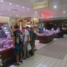 惣菜も売っています