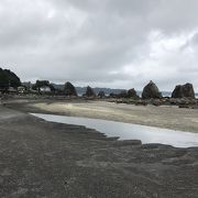 串本：橋杭海水浴場、橋杭岩を眺め