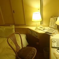 少し古いがシングルは広めだし安くて快適