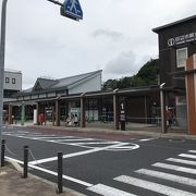 紀勢本線紀伊田辺駅：ローカルの中の都市部に到着