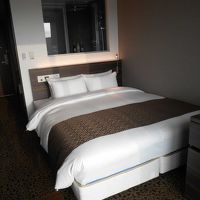 部屋は広くてベッドも快適。