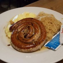 鉄板のソーセージ、必ず注文してます