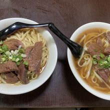 汁なし牛肉麺と汁あり牛肉麺