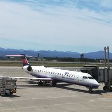 福岡行きのNH3185便、ボンバルディアCRJ700NG