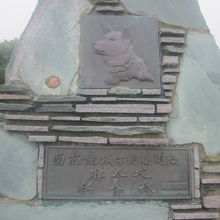 供養塔のレリーフ部分も要注目ですね。