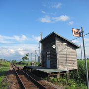 石狩平野北部の水田地帯の雰囲気を味わう長閑な駅