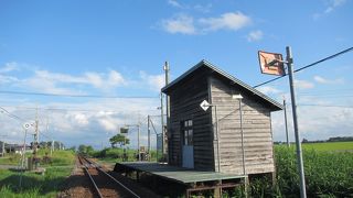 石狩平野北部の水田地帯の雰囲気を味わう長閑な駅