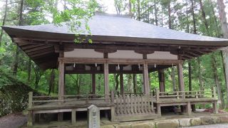静かな神社の境内！