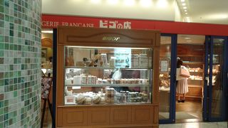 近隣の他のモールにはないお店もあります