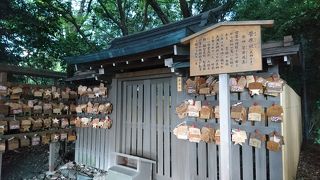 小さいけど絵馬がいっぱい