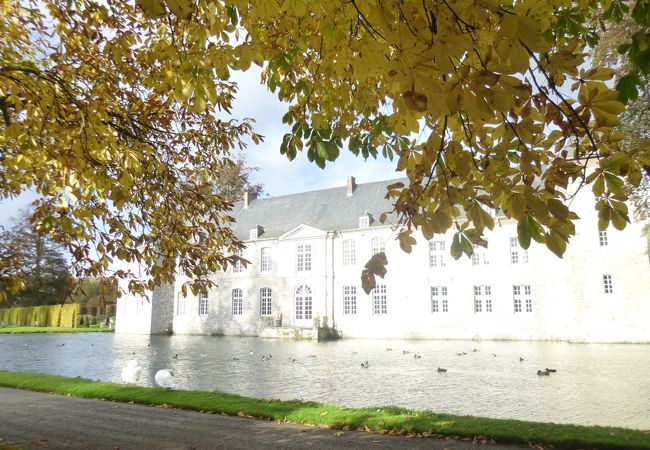 ベルギー：名園で知られたアンヌヴォワ城の秋