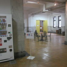 地下の休憩ブースの様子