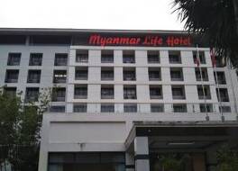 ミャンマー ライフ ホテル 写真
