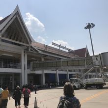 到着時の空港の建物