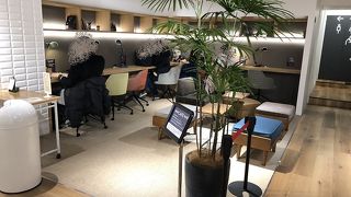 赤い風船のカフェ