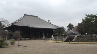 駅近で見どころも多い
