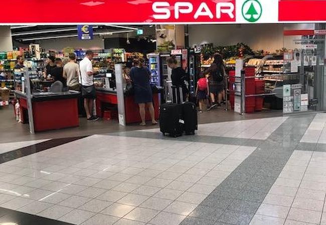 空港のスーパーマーケット