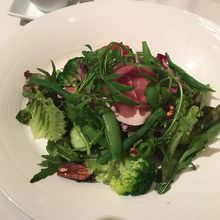 野菜たっぷりサラダ