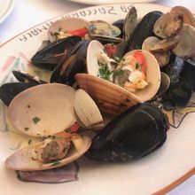 ムール貝とアサリのワイン蒸し