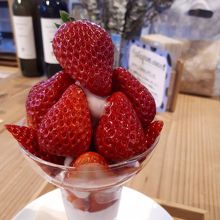 いちごパフェ