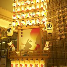 たくさんの提灯で飾られた大きな山車！(^.^)