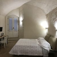 洞窟感あふれる清潔な客室