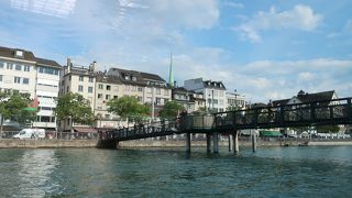 チューリッヒ市街を流れる