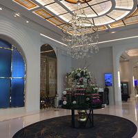 広々として豪華なロビー