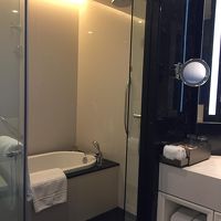 バスルームは日本式で快適