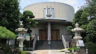 信州松本藩藩主の墓があります