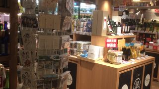 お好み焼き屋もある