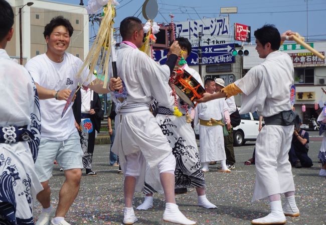 花山車、鹿島連、神輿、東西囃子連のパーフォーマンス