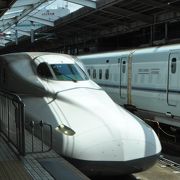 新大阪駅で在来線から新幹線に乗り換え