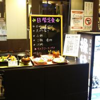 お店の正面。メニューも豊富です。