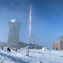 ブロッケン山頂（左からホテル・TV塔・ブロッケン博物館）
