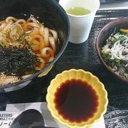 うどんはコシがあって美味しい、静岡土産も充実